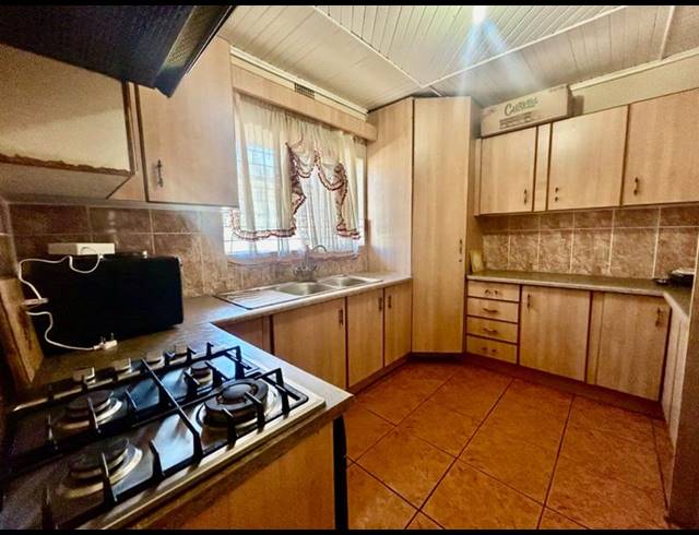 4 BEDROOM HOUSE FOR SALE IN VANDERBIJLPARK CE 1